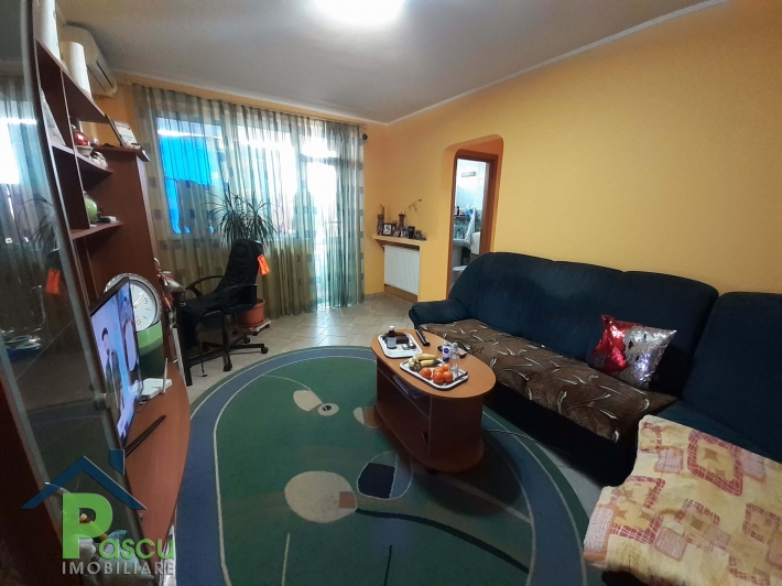 Vanzare apartament 3 camere Eroii Revolutiei, str. Soimus, cf. I, 63 mpu, centrala proprie, finisat